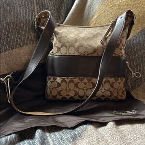 Coach Signature 2way Crossbody